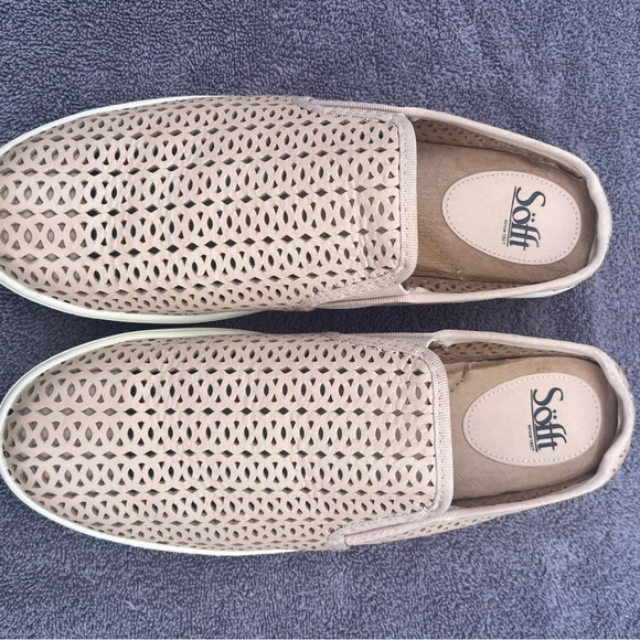 Sofft Men's Beige Perforated Loafers - Picture 1 of 5
